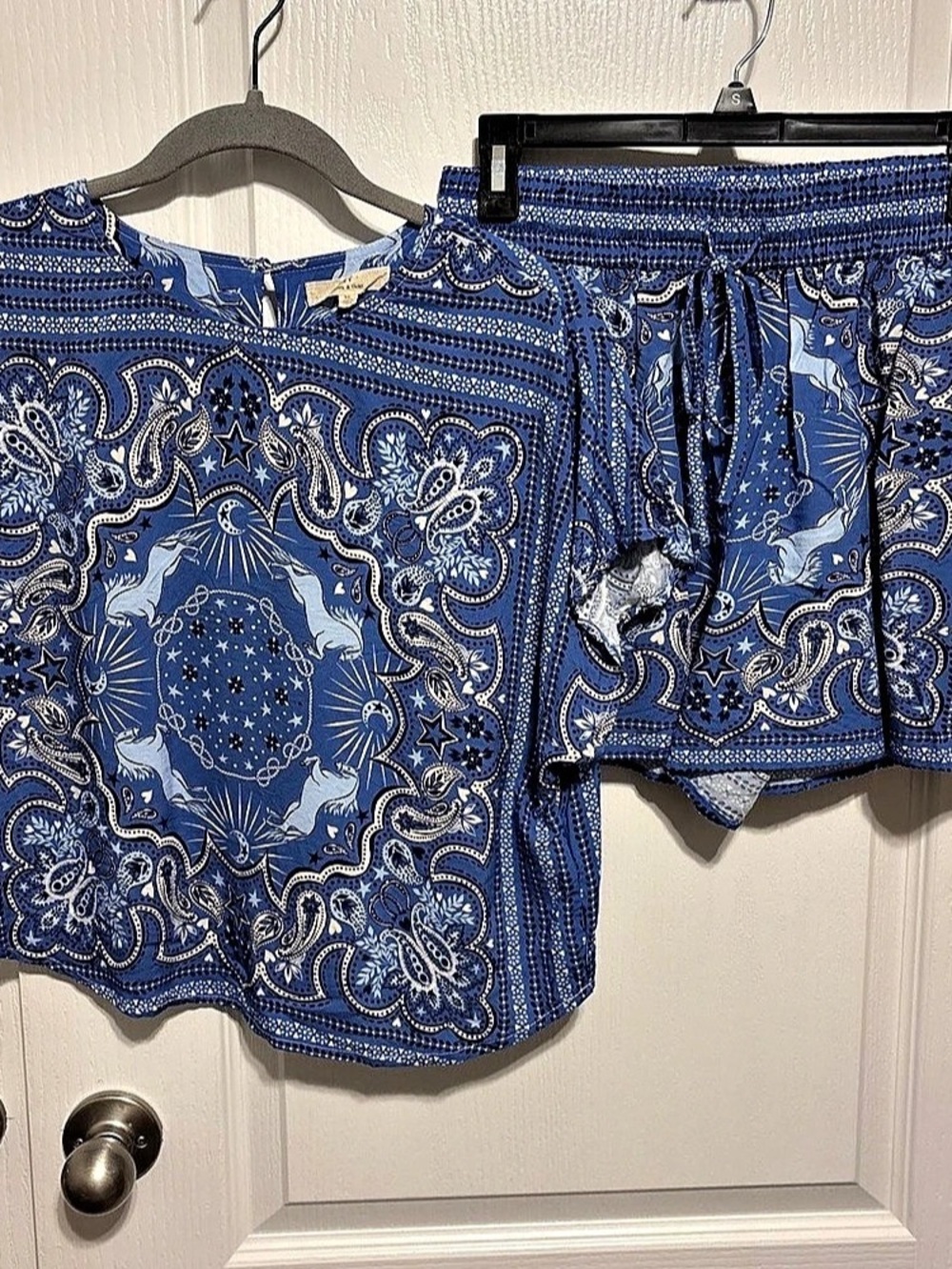 C&I Paisley Top & Shorts Set in Blue Size Medium
